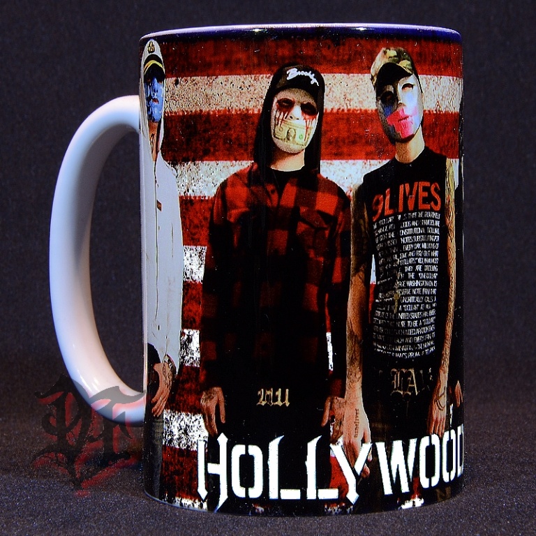 картинка Кружка Hollywood Undead на фоне флага от магазина Darkforest