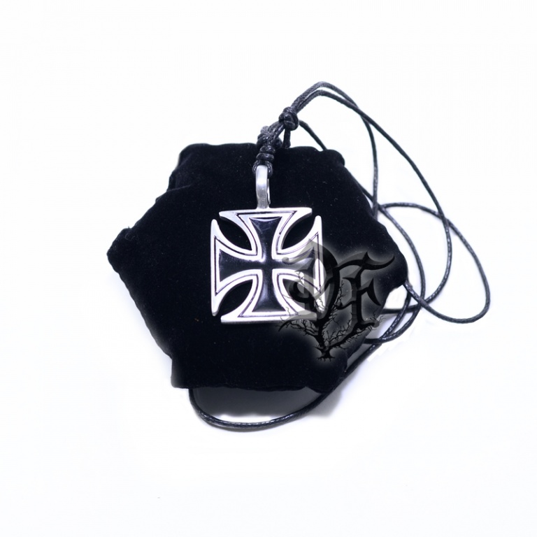 картинка Кулон Тамплиерский крест на шнурке от магазина Darkforest