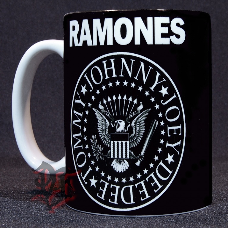 картинка Кружка Ramones логотип от магазина Darkforest