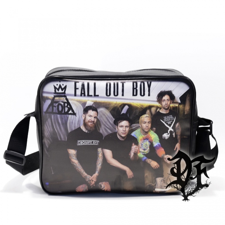 картинка Сумка Fall Out Boy с группой от магазина Darkforest